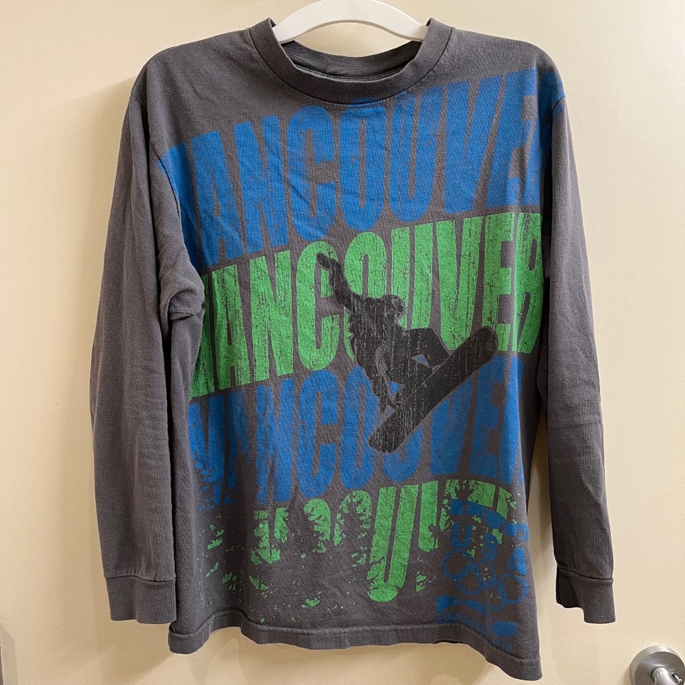 Team USA 2010 Vancouver Winter Olympics Men's S/M Gray Snowboarding T shirt.